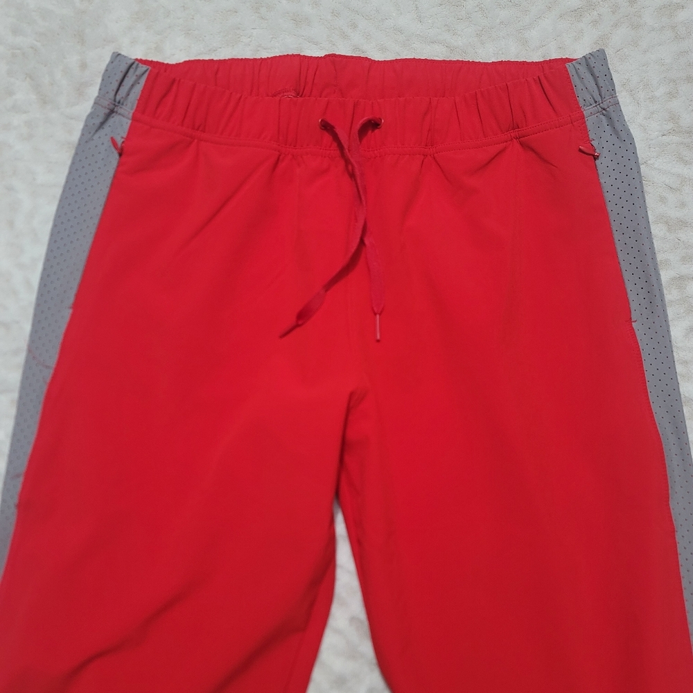 Under Armour Women's Woven Warm Up Pants Size M Red/gray NWT - Picture 2 of 16